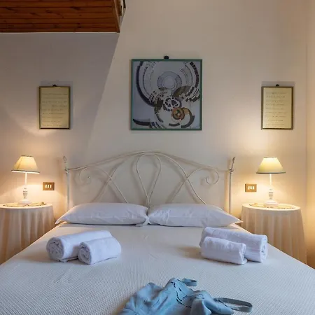 Apartment Tuscany Balcony: Crete Senesi Casetta