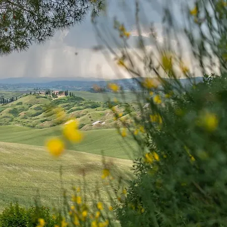 Tuscany Balcony: Crete Senesi Apartment *