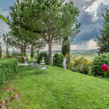 Tuscany Balcony: Crete Senesi Apartment *