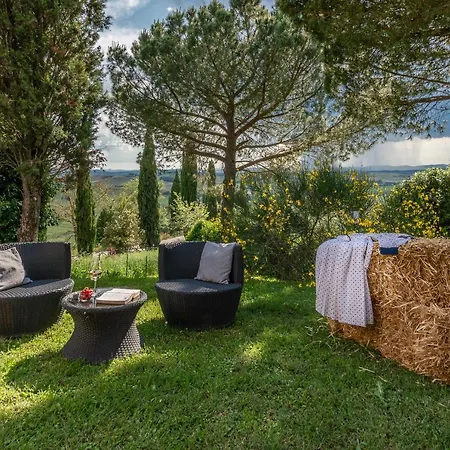 Tuscany Balcony: Crete Senesi Apartment *