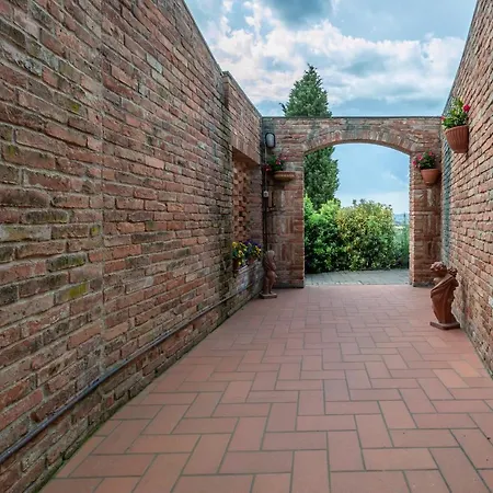 Tuscany Balcony: Crete Senesi Apartment Casetta