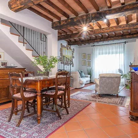 Tuscany Balcony: Crete Senesi Apartment *