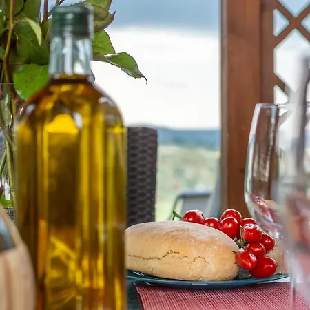 Tuscany Balcony: Crete Senesi Apartment *