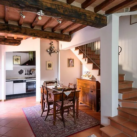 Tuscany Balcony: Crete Senesi Apartment