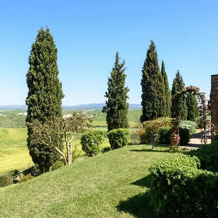 Tuscany Balcony: Crete Senesi Apartment