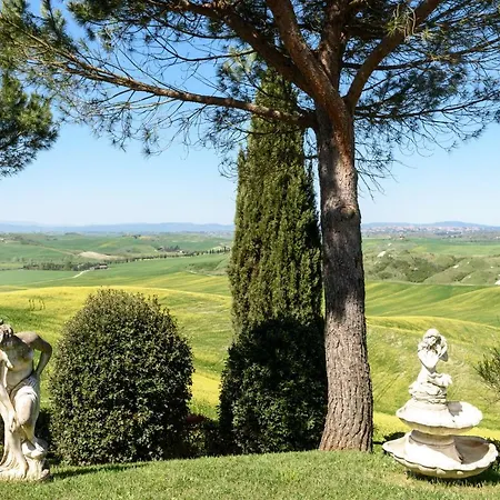 Tuscany Balcony: Crete Senesi Apartment
