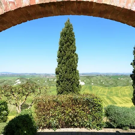 Tuscany Balcony: Crete Senesi Apartment *