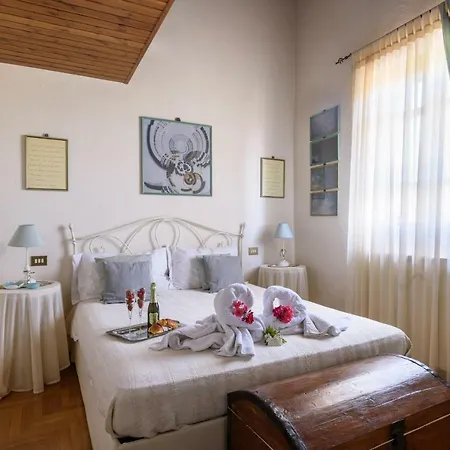 Tuscany Balcony: Crete Senesi Casetta